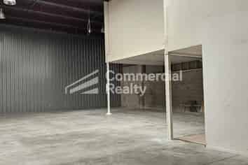 Central Ellerslie Warehouse With Live-In Potential