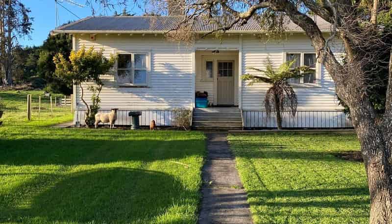 14 Kohanga Store Road, Te Kohanga