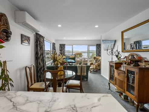 8/208A Lake Terrace, Hilltop