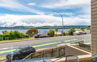 8/208A Lake Terrace, Hilltop