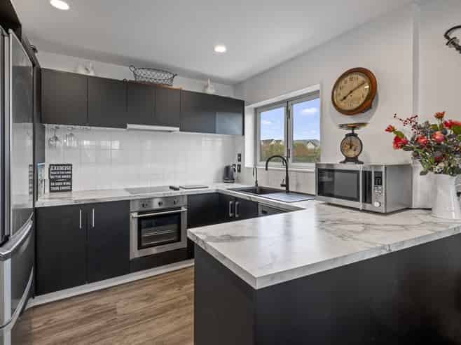 8/208A Lake Terrace, Hilltop