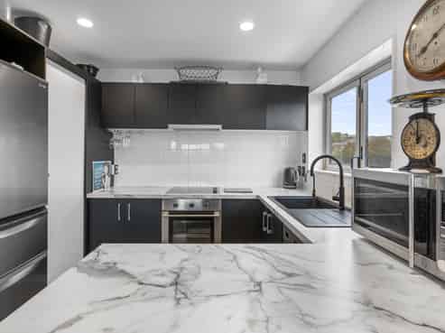 8/208A Lake Terrace, Hilltop