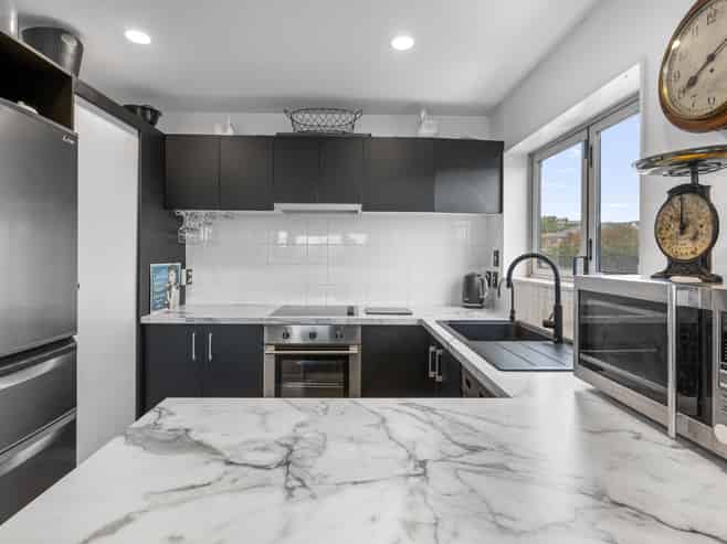 8/208A Lake Terrace, Hilltop