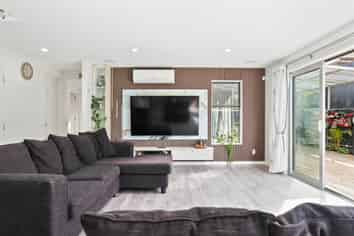 42A Nui Mana Place, Te Atatu South