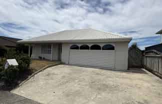 6 Stead Crescent, Stoke