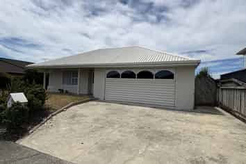 6 Stead Crescent, Stoke