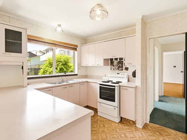 2 Thurso Grove, Papakowhai