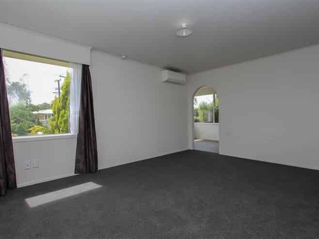 16 Jeanette Street, Glenview