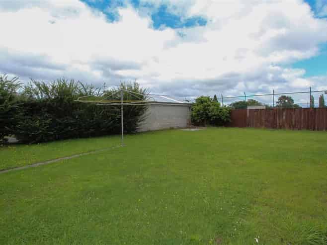 16 Jeanette Street, Glenview