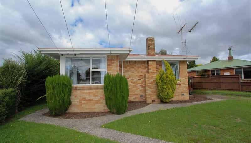 16 Jeanette Street, Glenview