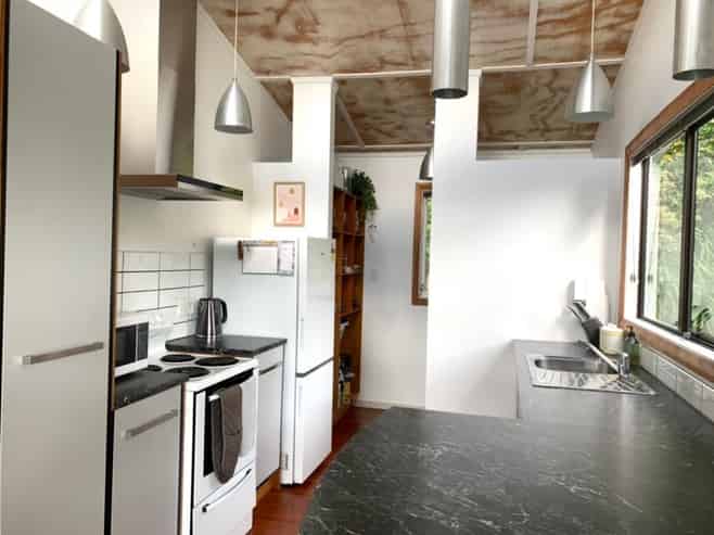 b/6 Rewa Terrace, Tawa