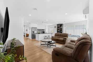 13 Hollowout street, Takanini