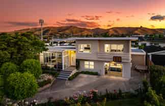 8 Newbourne Crescent, Redwoodtown