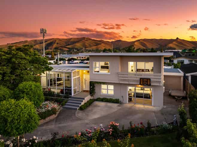 8 Newbourne Crescent, Redwoodtown