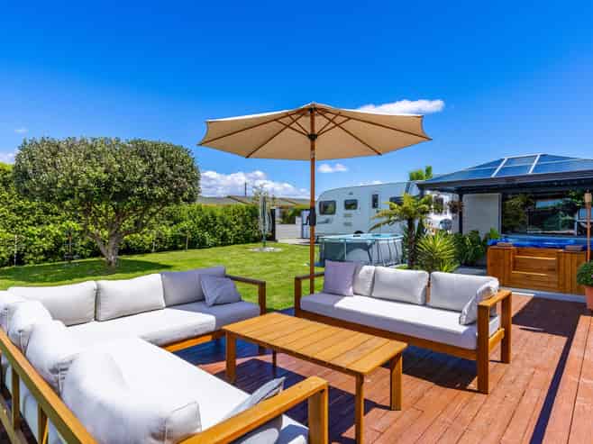 8 Newbourne Crescent, Redwoodtown