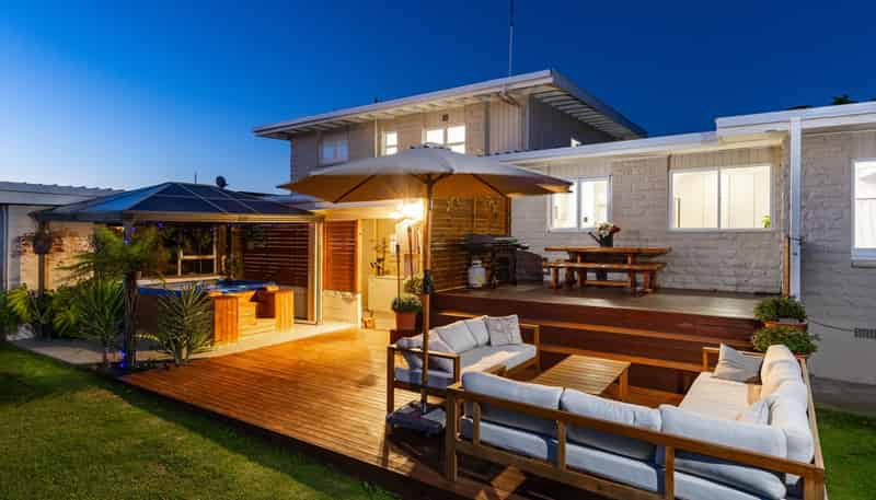 8 Newbourne Crescent, Redwoodtown