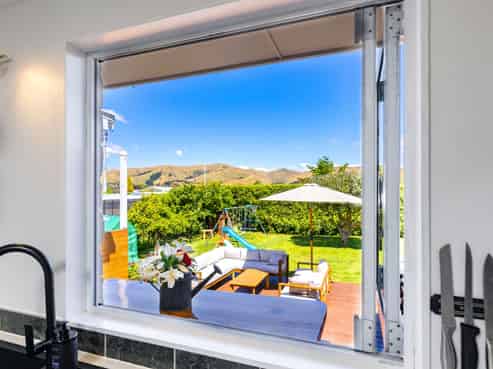 8 Newbourne Crescent, Redwoodtown