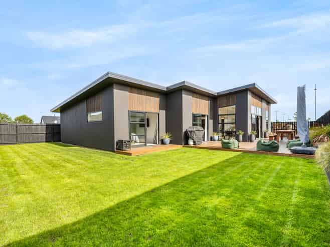 13 Russ Drive, Lincoln