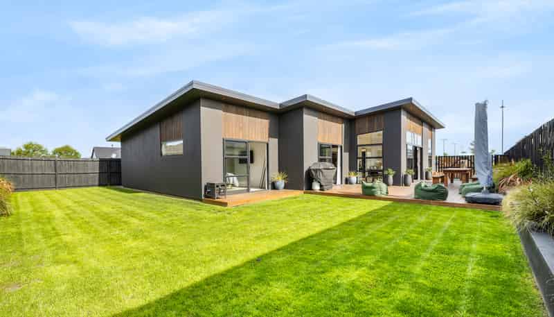 13 Russ Drive, Lincoln