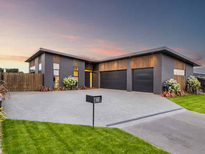 13 Russ Drive, Lincoln