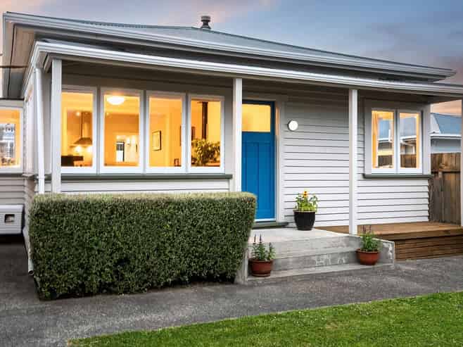 19 Main Road, Titahi Bay