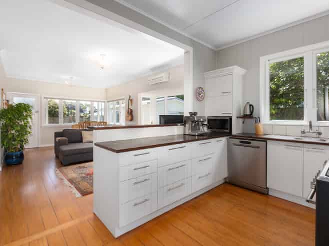 19 Main Road, Titahi Bay