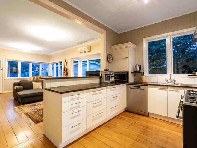 19 Main Road, Titahi Bay