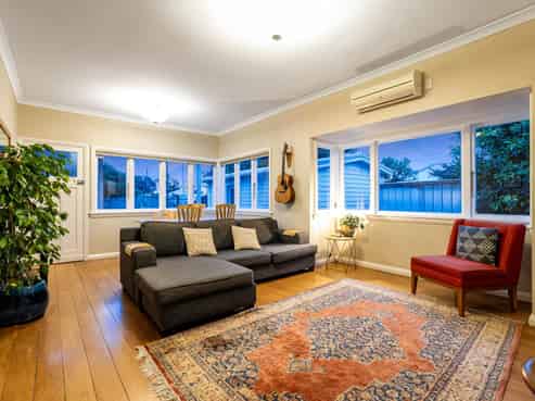 19 Main Road, Titahi Bay