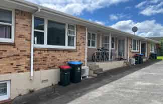 2/23 Hayr Road, Three Kings