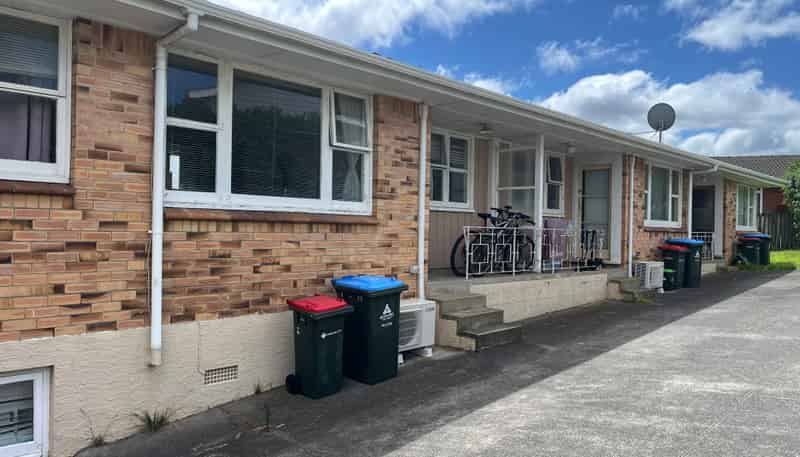 2/23 Hayr Road, Three Kings