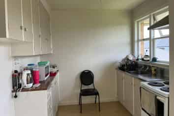 2/23 Hayr Road, Three Kings