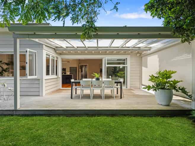 21 Queen Mary Avenue, Epsom