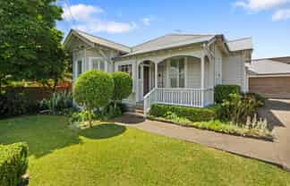 21 Queen Mary Avenue, Epsom