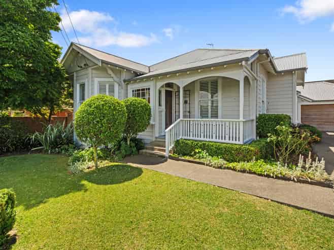21 Queen Mary Avenue, Epsom