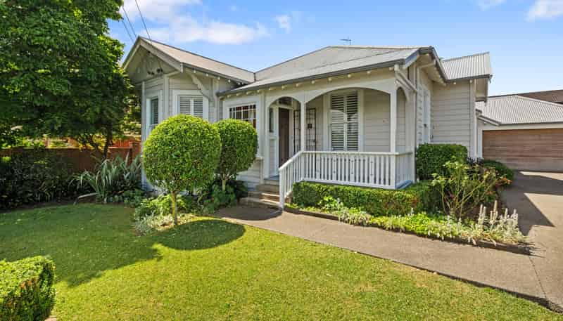 21 Queen Mary Avenue, Epsom