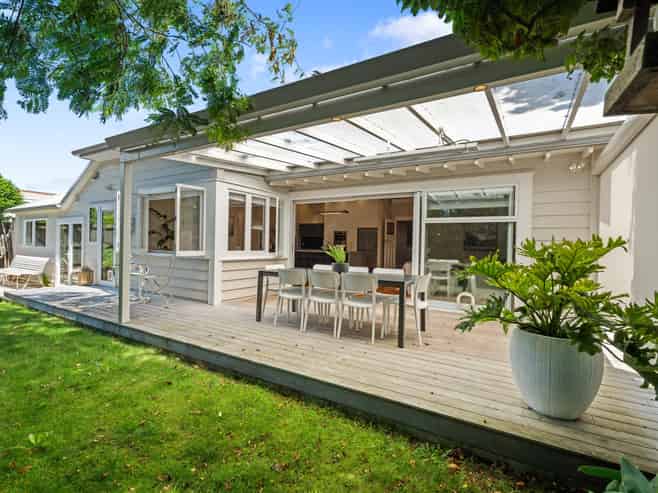 21 Queen Mary Avenue, Epsom