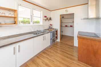 10 Hadfield Crescent, College Estate