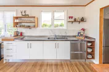 10 Hadfield Crescent, College Estate