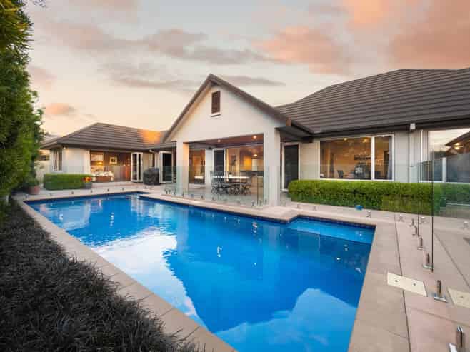 9 The Esplanade, Huntington