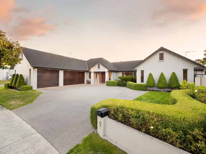 9 The Esplanade, Huntington