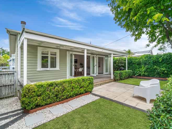 12 Euston Road, Sandringham