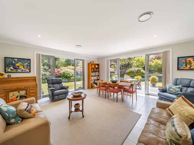 6 Bateson Way, Heretaunga