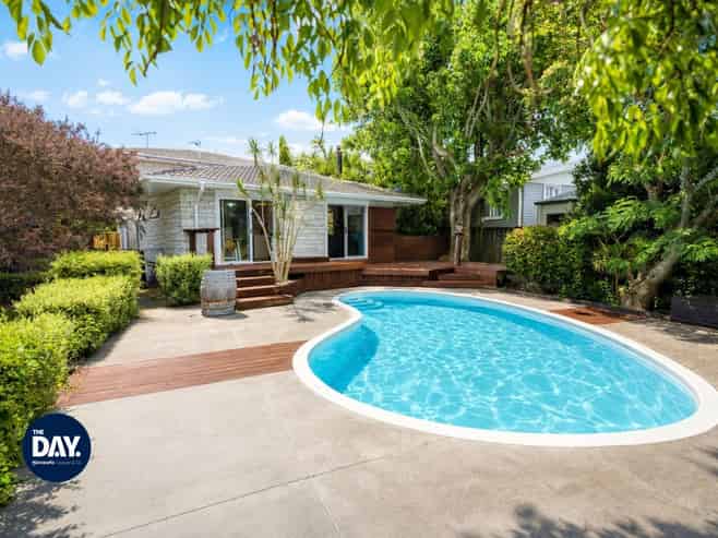 85 Hutchinson Road, Bucklands Beach