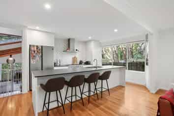 16 Fawcett Road, Laingholm