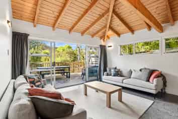 16 Fawcett Road, Laingholm