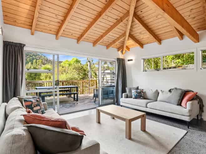 16 Fawcett Road, Laingholm