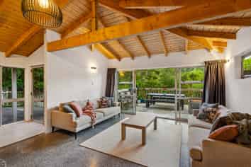 16 Fawcett Road, Laingholm