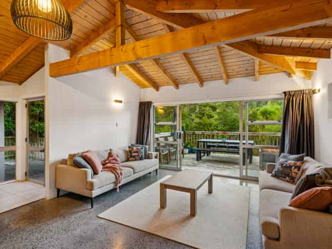 16 Fawcett Road, Laingholm