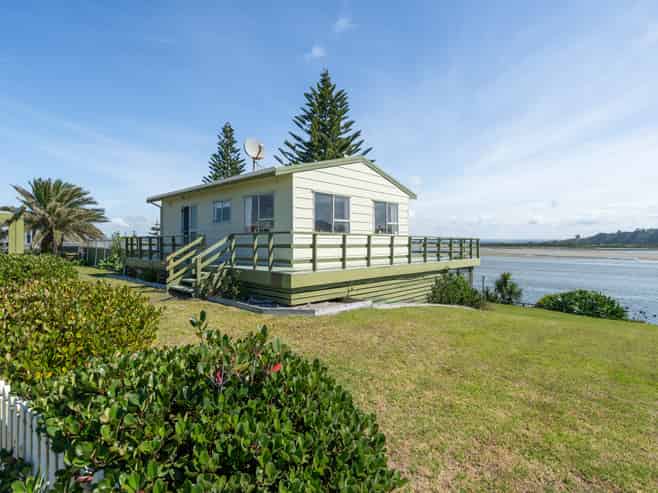 714 Pukehina Parade, Pukehina