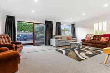 27 McCulloch Road, Panmure